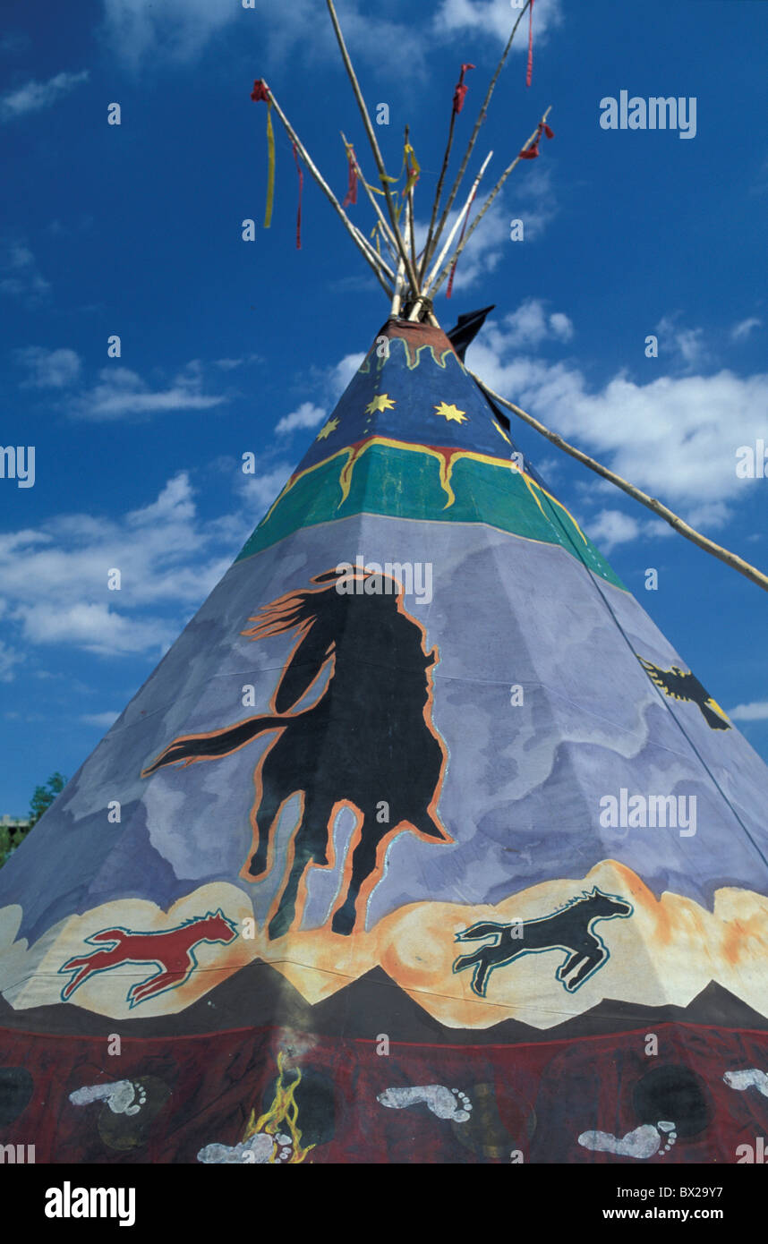 Tepee Tent Camp camp tienda pintura pinturas indios nativos americanos Pow Wow fort Snelling State Park de Minneapolis, Minnesota, EE.UU. Foto de stock