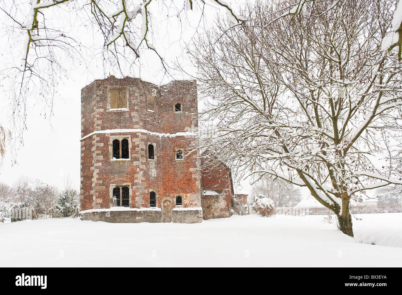 Palacio Otford, Kent cubierto de nieve fresca caída Foto de stock