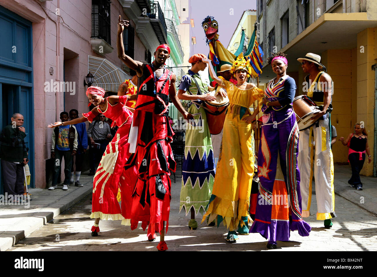 Cuba La Habana grupo carnival dancer trajes diferentes colores lane