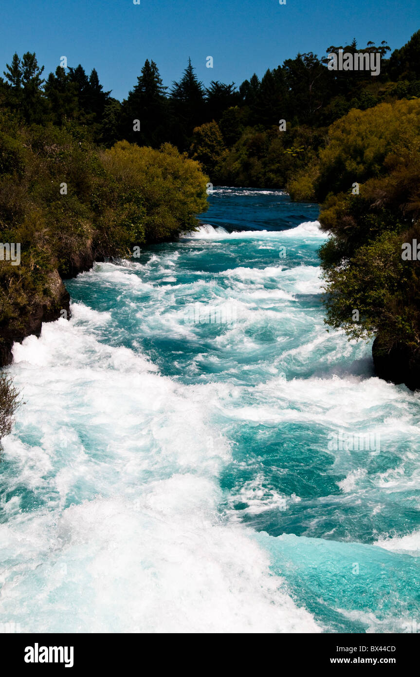 Cataratas Huka,Mirador ,el río Waikato,hojas,Lago,Taupo,cascada a