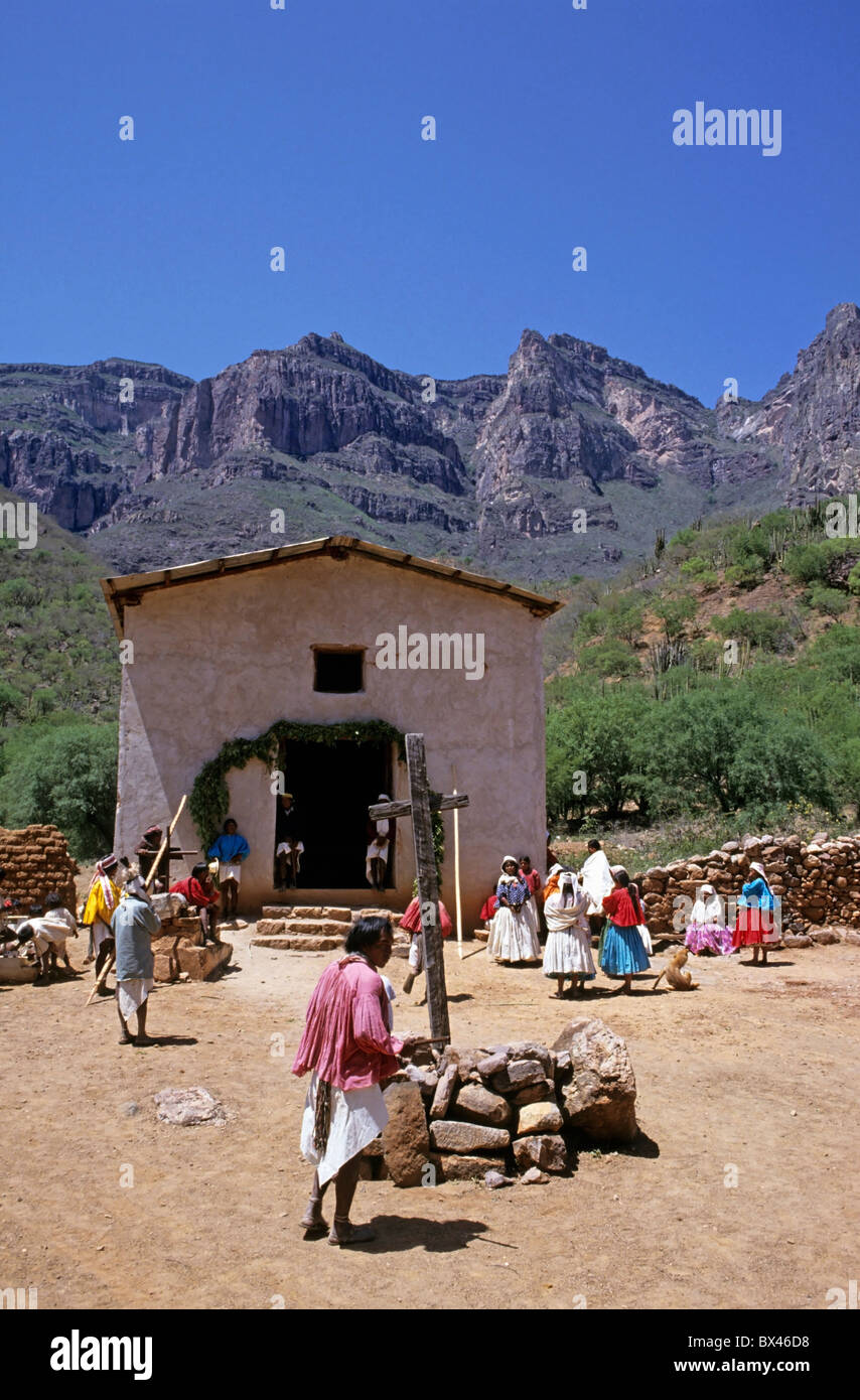Gente yendo a la iglesia fotografías e imágenes de alta resolución - Alamy Gente yendo a la iglesia fotografías e imágenes de alta resolución - Alamy