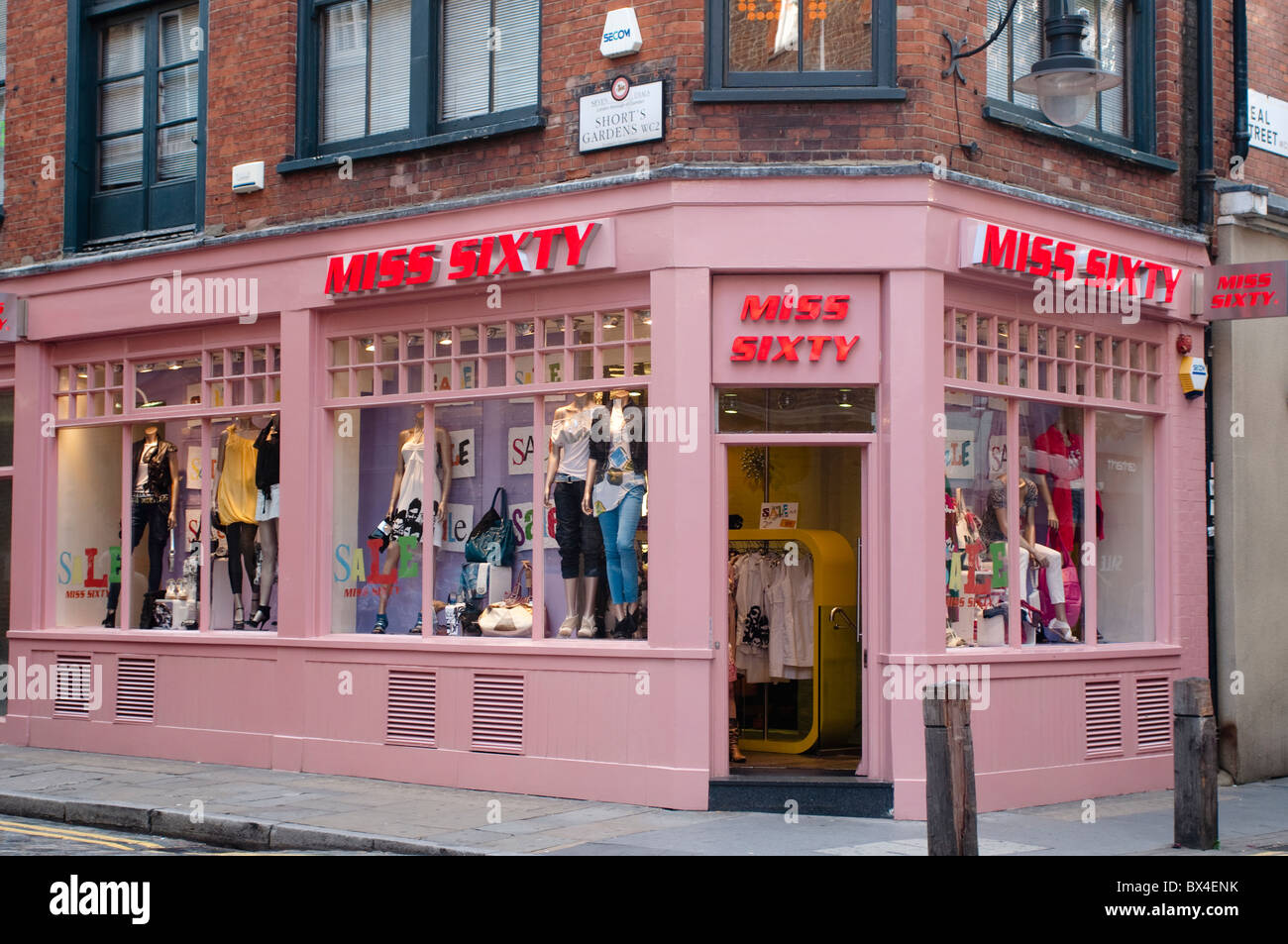 Tienda de ropa Miss Sixty, Covent Garden, London, UK Fotografía de stock -  Alamy