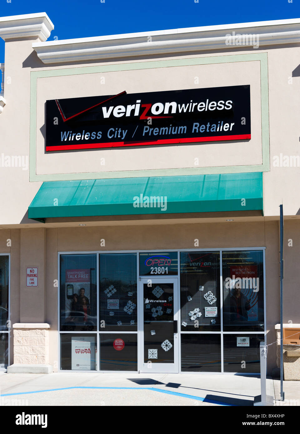 Una tienda de Verizon Wireless, cerca del Centro Comercial Eagle Ridge, Lake Wales, Florida Central, EE.UU. Foto de stock