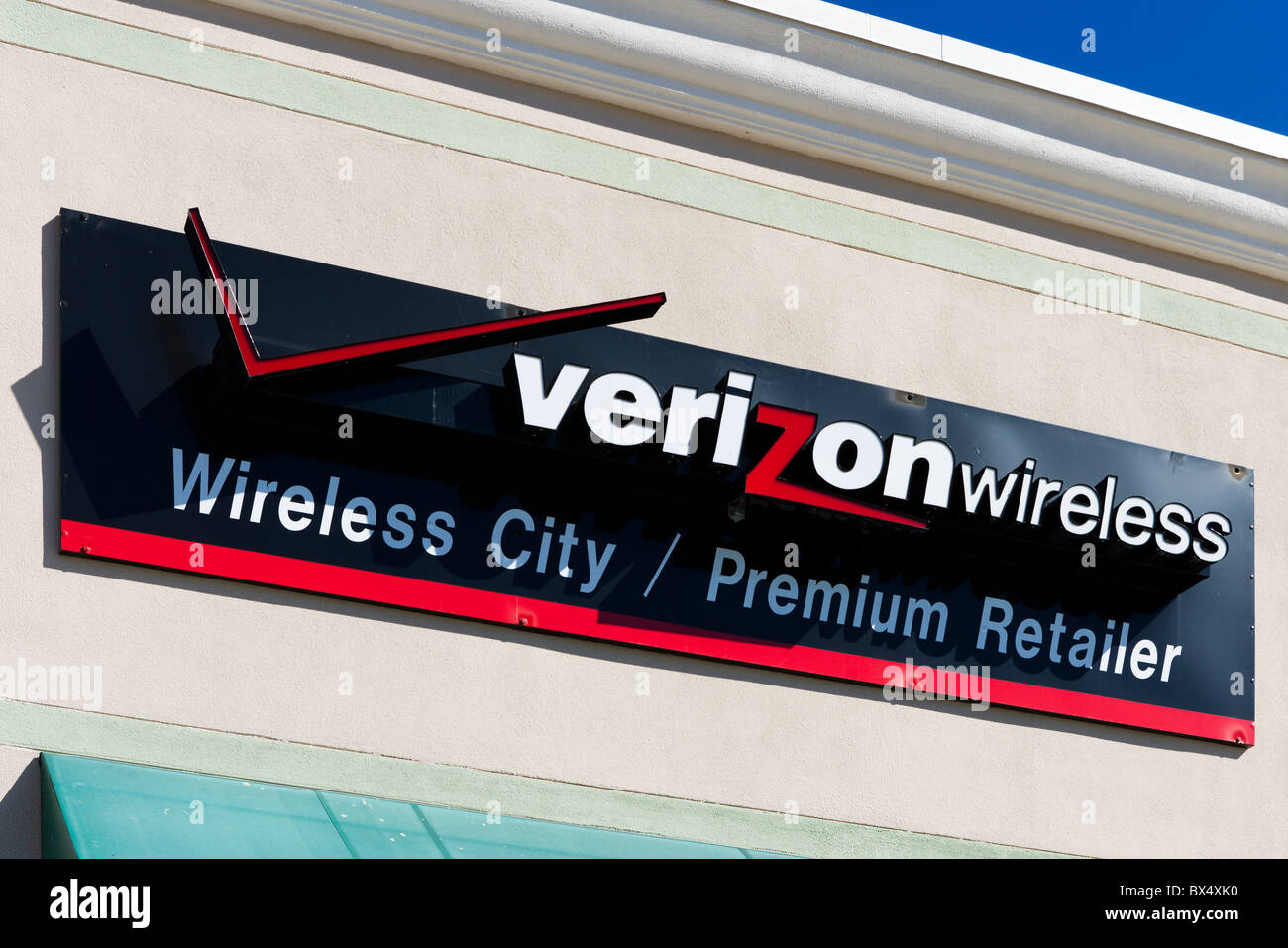 Una tienda de Verizon Wireless, cerca del Centro Comercial Eagle Ridge, Lake Wales, Florida Central, EE.UU. Foto de stock