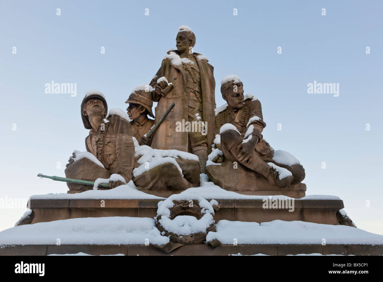 Scottish Borderers reyes propios (el Regimiento de Edimburgo), North Bridge Memorial, Edimburgo, Escocia Foto de stock