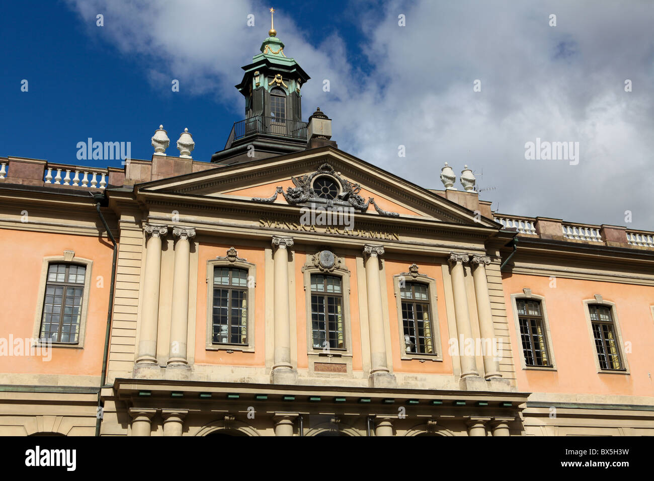 El edificio de la Real Academia Sueca de Ciencias en Estocolmo. Foto de stock