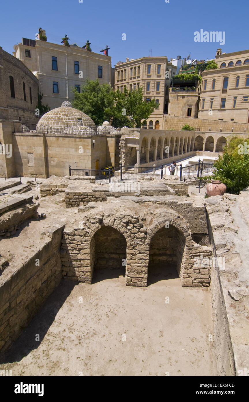 Las excavaciones en las proximidades de la torre de la doncella, en Bakú, Azerbaiyán, Asia Central, Asia Foto de stock