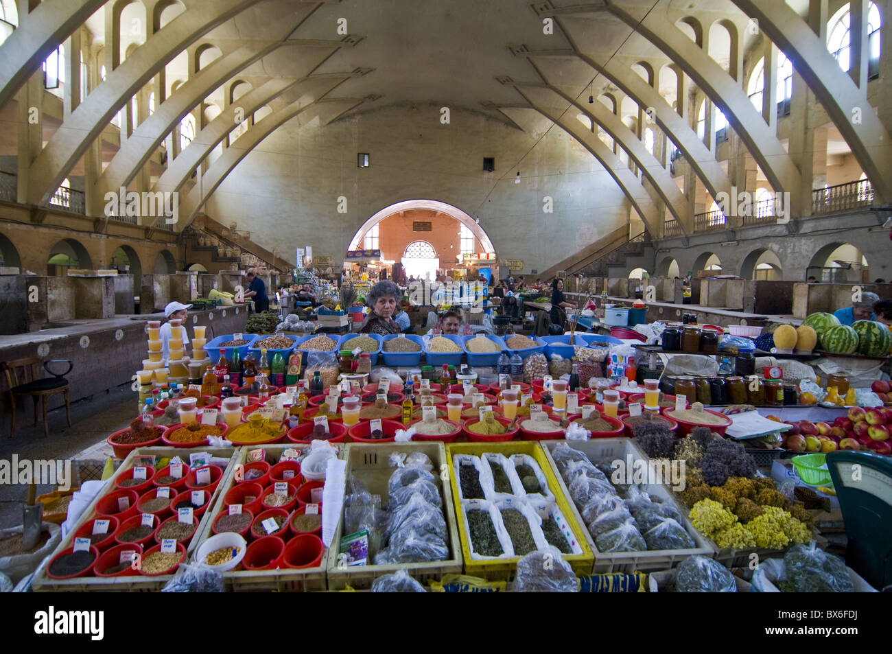 El bazar cubierto de Yerevan, Armenia, el Cáucaso, Asia Central, Asia Foto de stock