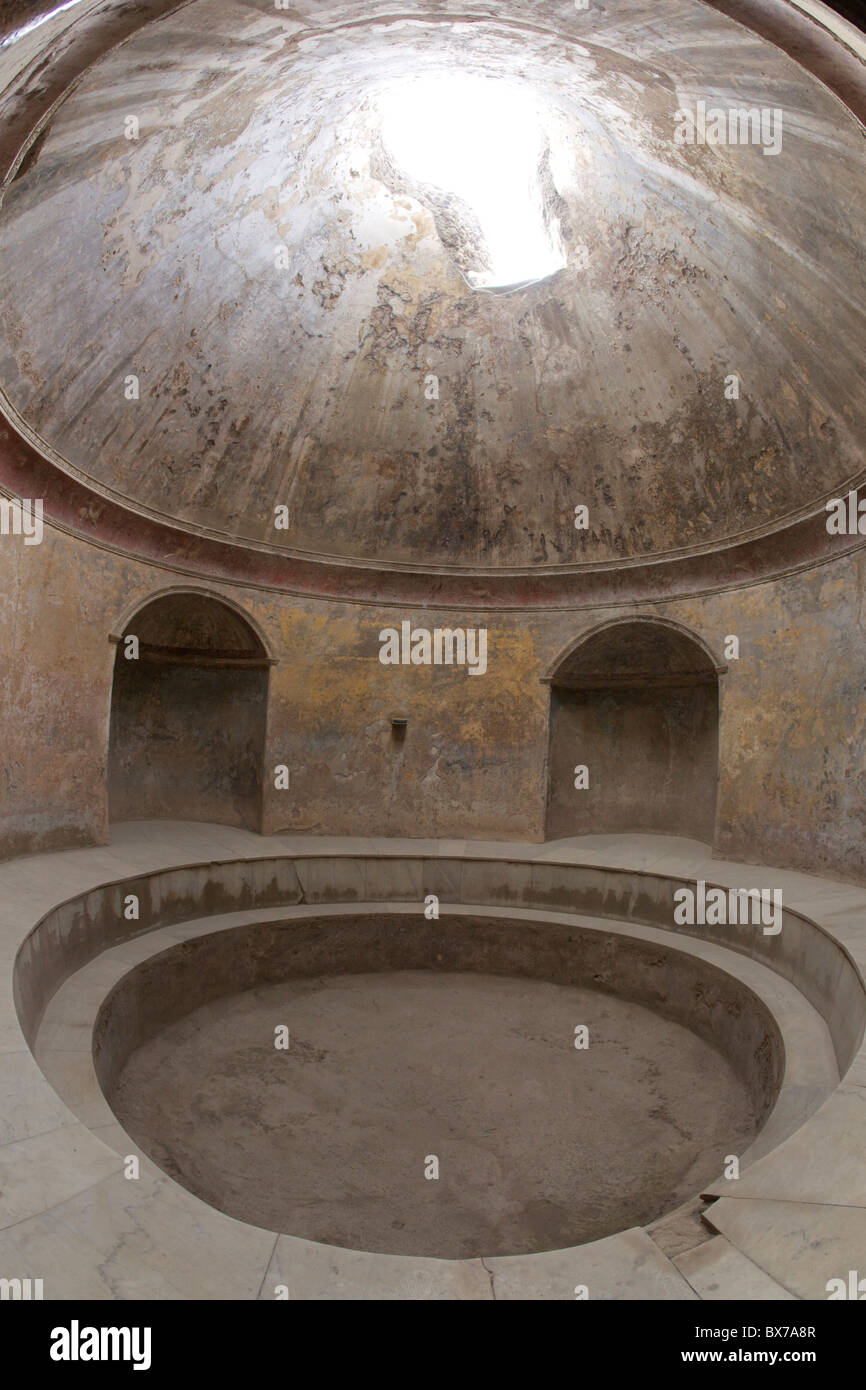 "Frigidarium" en el Foro de los baños, Pompeya, Sitio del Patrimonio Mundial de la UNESCO, la Región de Campania, Italia, Europa Foto de stock