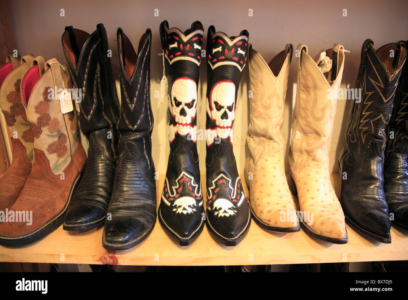 Vintage cowboy boots e imágenes de alta Alamy
