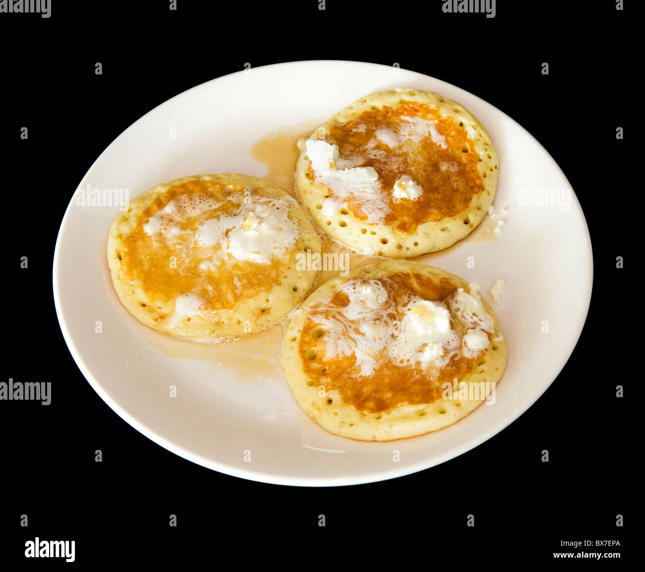 Plato de mantequilla tortitas con mantequilla batida y jarabe de arce, EE.UU. Foto de stock