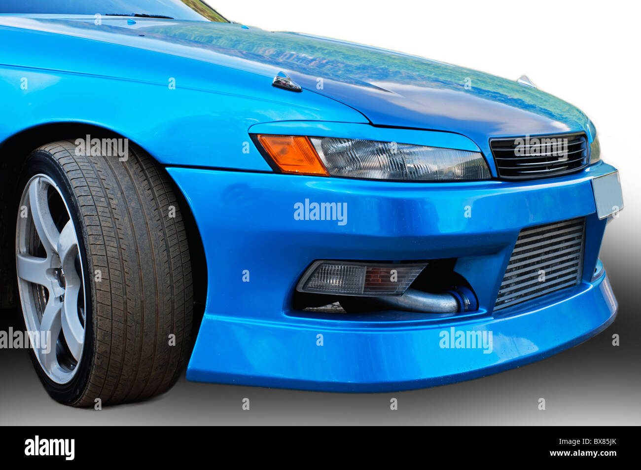 El coche de color azul oscuro con tuning Fotografía de stock - Alamy