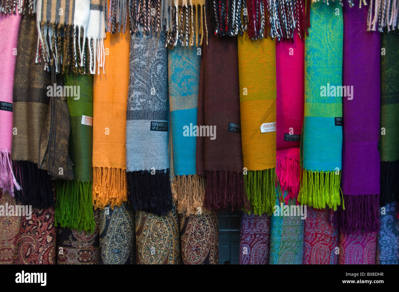 Bufandas de pashmina fotografías e imágenes de resolución - Alamy
