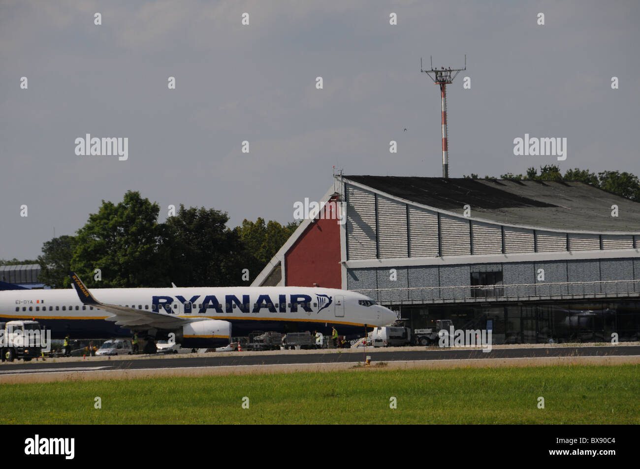 Avión de Ryanair en el aeropuerto de Memmingen Foto de stock
