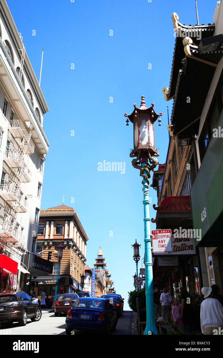 La iluminación de las calles adornadas de China Town en San Francisco, California Foto de stock