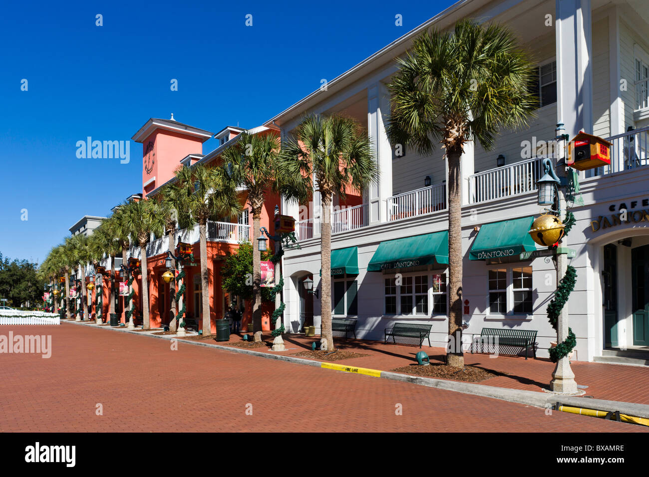 Market Street, en el centro de la barriada construida a propósito de la celebración, Kissimmee, Orlando, Florida, EE.UU. Foto de stock