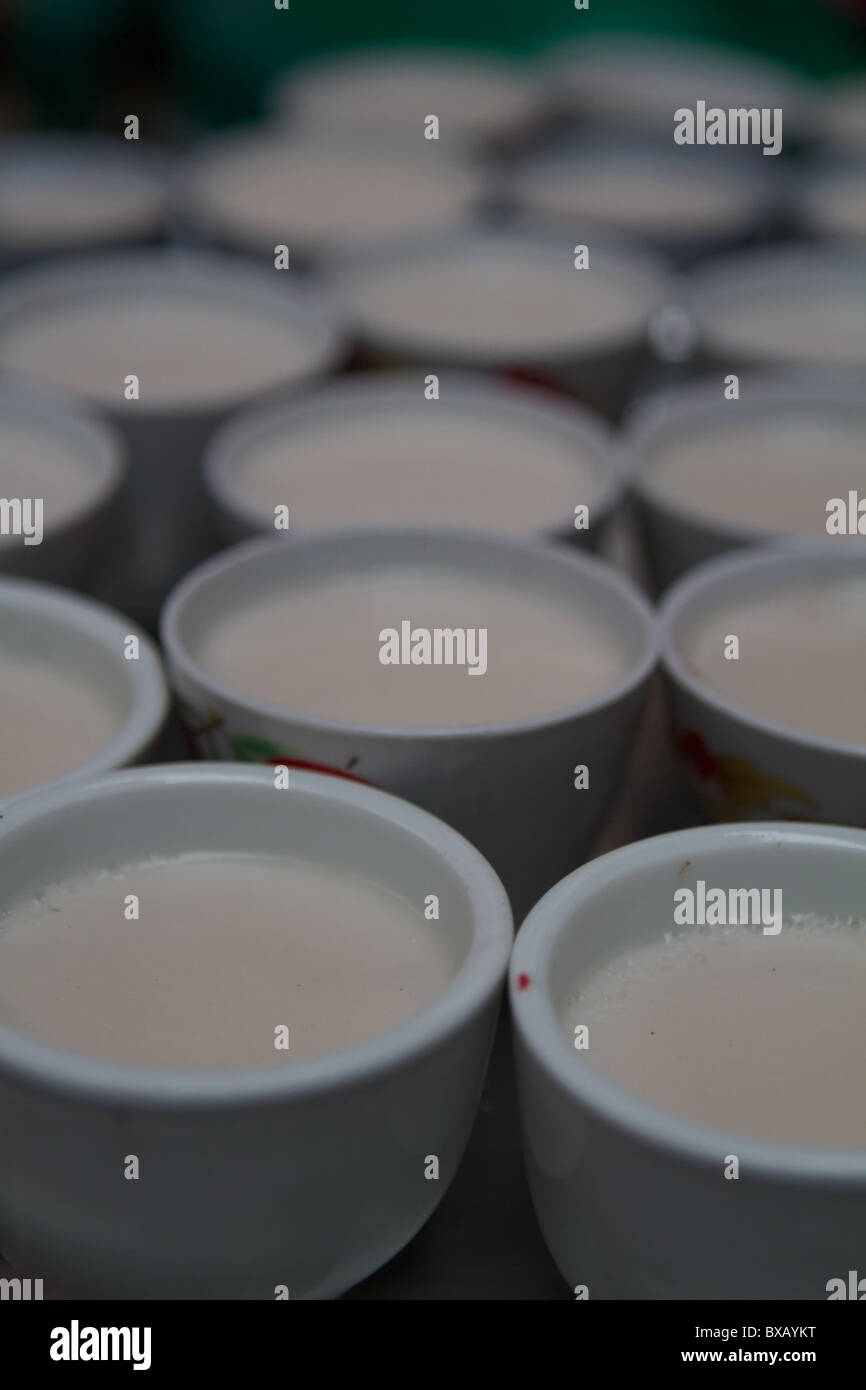 Cuencos de coco gelatina de myanmar Foto de stock