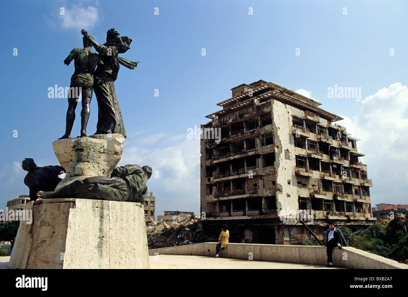 La Plaza de los mártires, Beirut, Líbano con edificio destruido en el