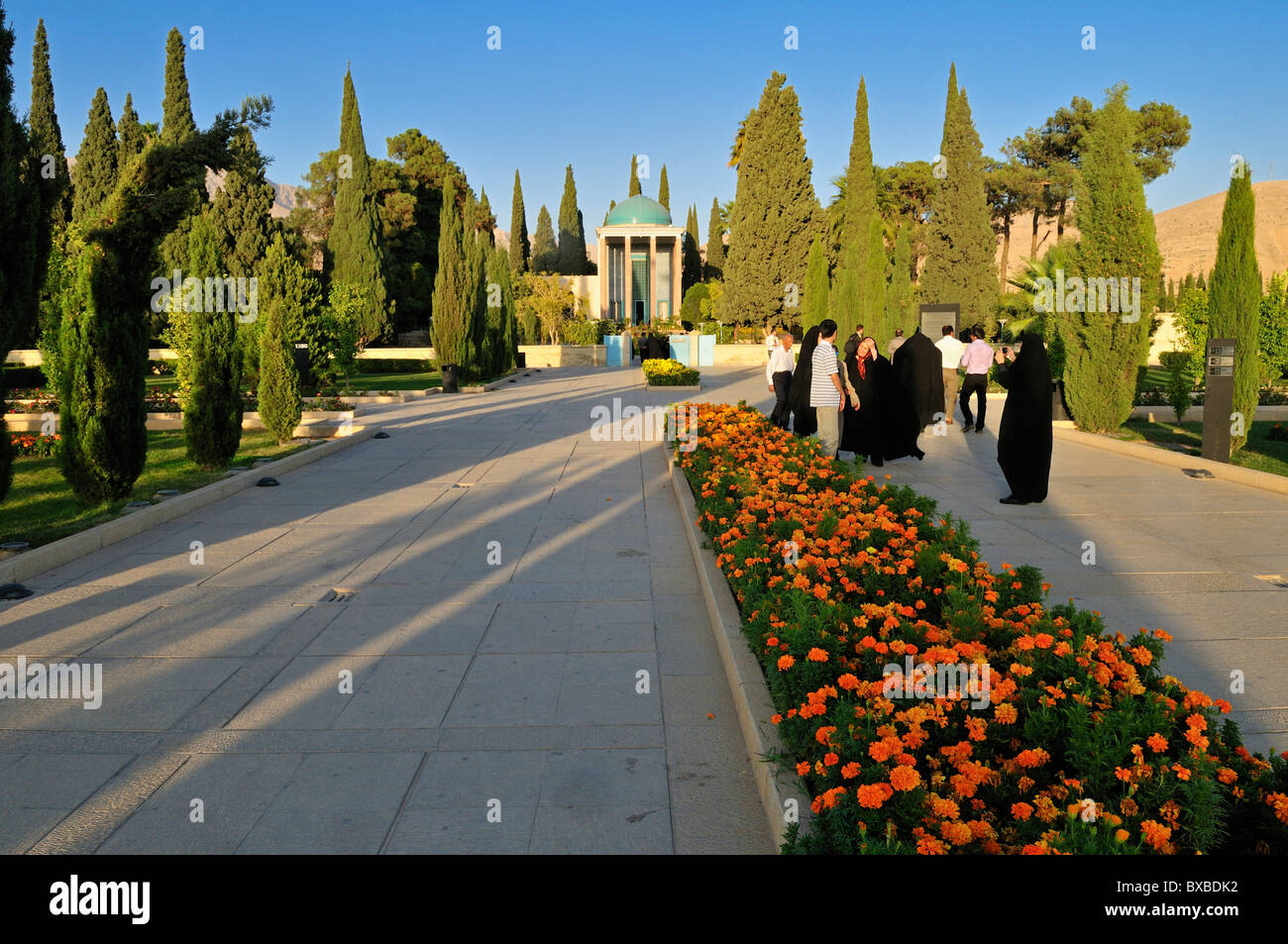 Mausoleo del famoso poeta persa Abu Muslih Bin Abdallah Shirazi, Saadi, Saadiye, Shiraz, Fars, Irán, Persia, Asia Foto de stock