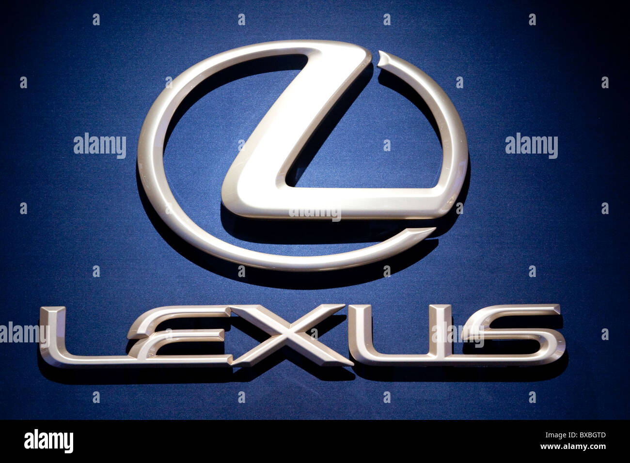 El logotipo de la marca de coches Lexus Foto de stock