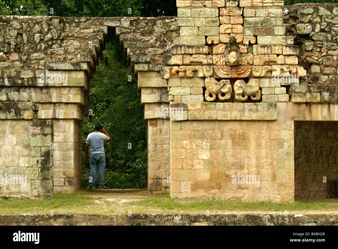 Mayan corbelled arch fotografías e imágenes de alta resolución Alamy