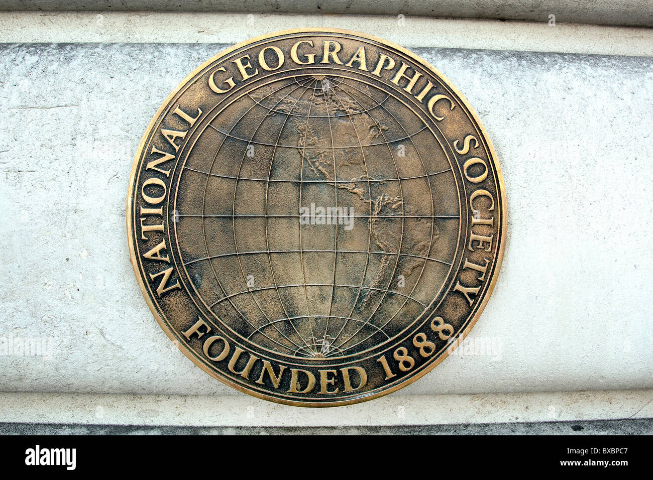 Logotipo de la National Geographic Society, la sociedad que apoya la geografía, Londres, Inglaterra, Reino Unido, Europa Foto de stock