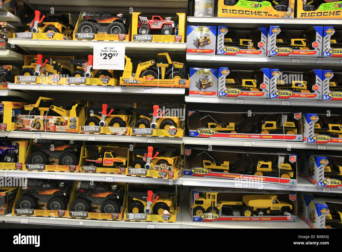 Tonka camiones para la venta en la tienda de Toys R Us Ontario