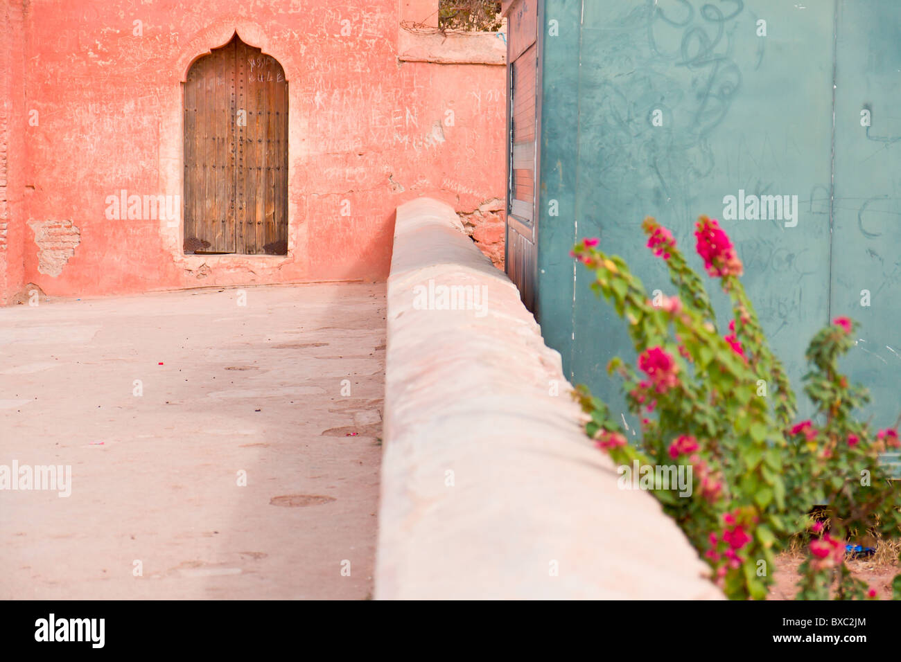 Verdes jardines de Menara Marrakech Marruecos rojo Foto de stock