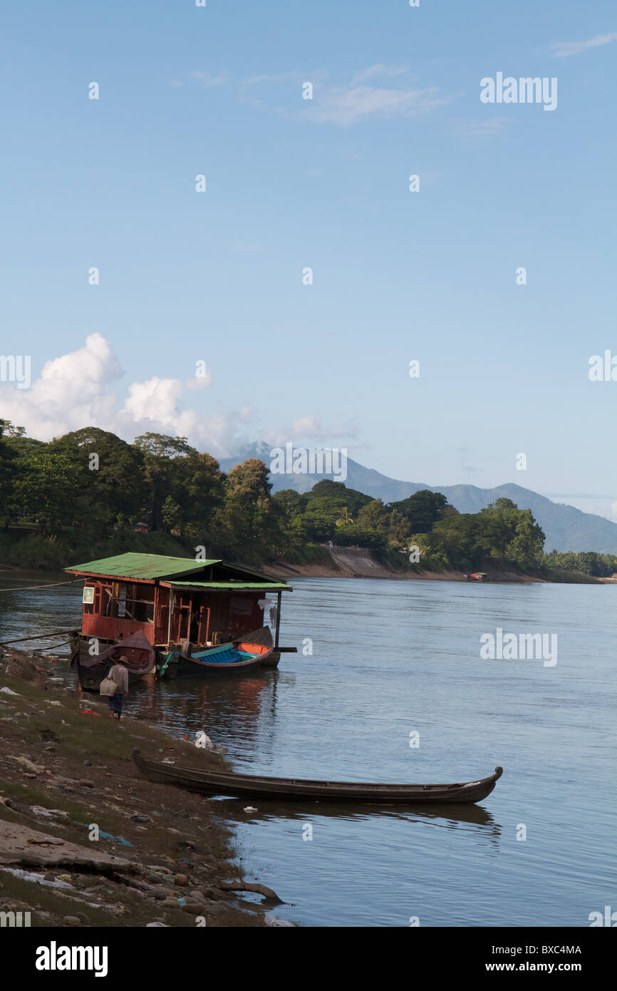 Río Irrawaddy en myitkyina Foto de stock