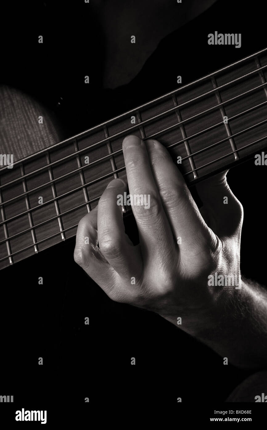 Bajo Acustico De Seis Cuerdas Fotografias E Imagenes De Alta Resolucion Alamy
