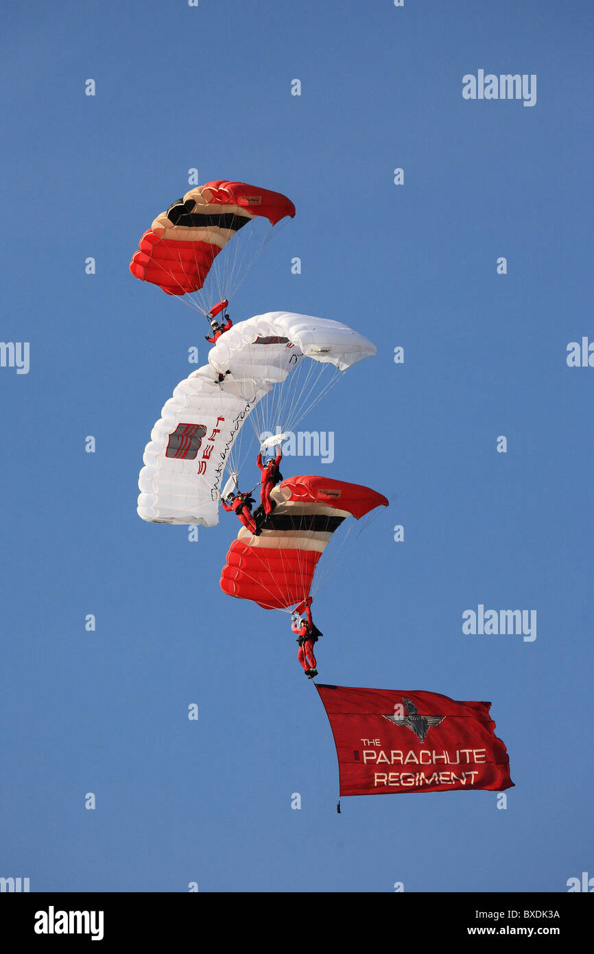 Los Diablos Rojos paracaídas equipo de visualización Foto de stock