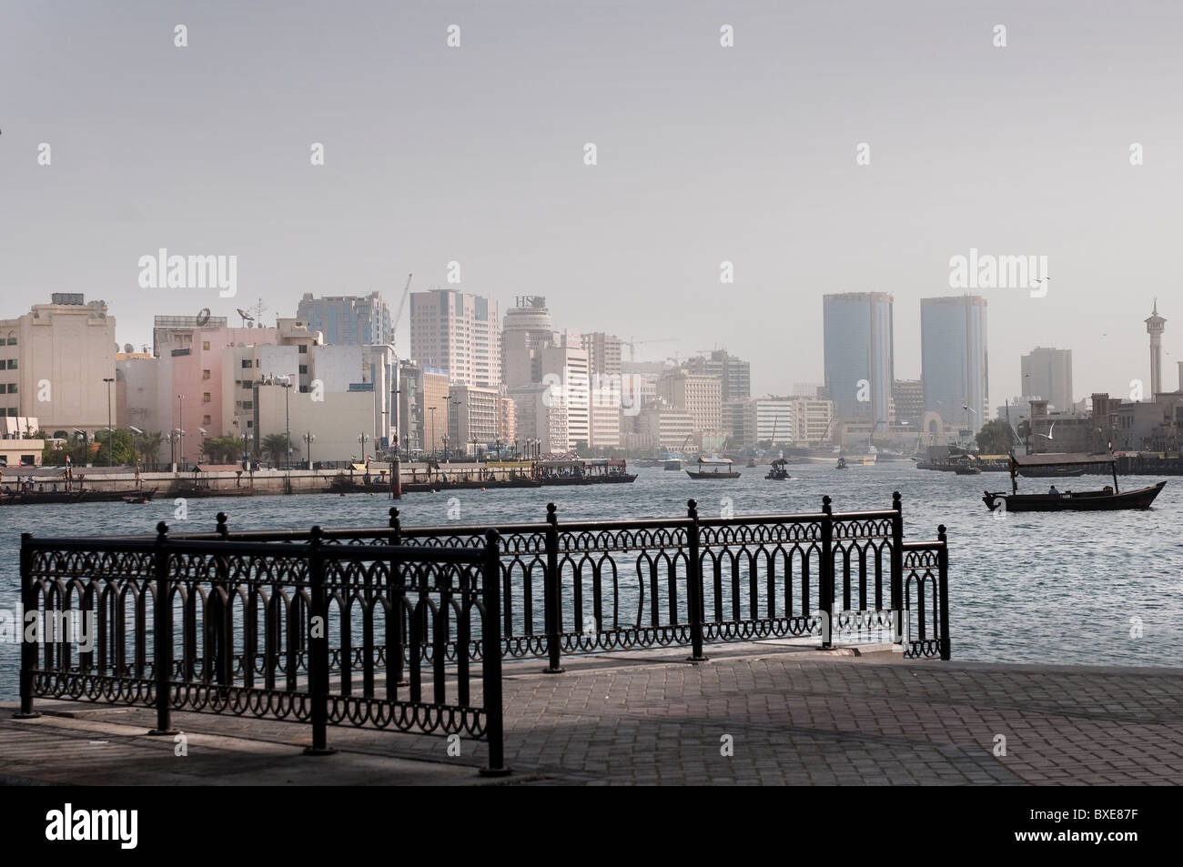 Una vista de la ensenada de Dubai Foto de stock