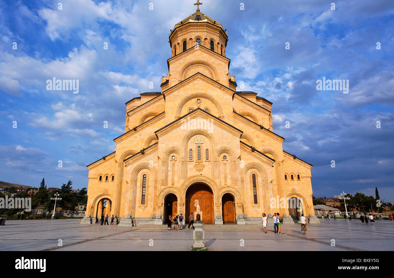 Tbilisi - Georgia - Tsminda Sameba Catedral Foto de stock