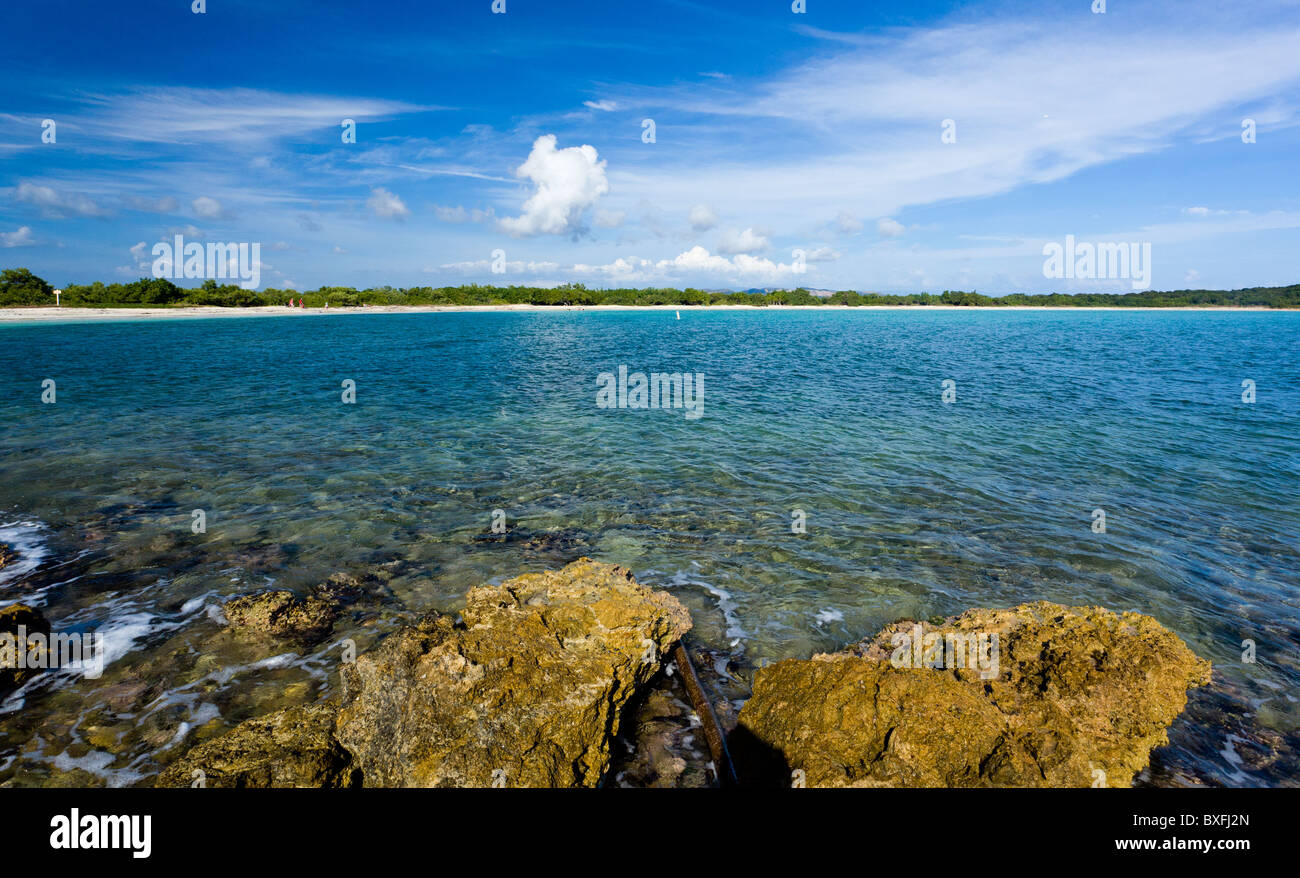 La costa de Puerto Rico fuera de la costa oeste en Cabo Rojo Foto de stock