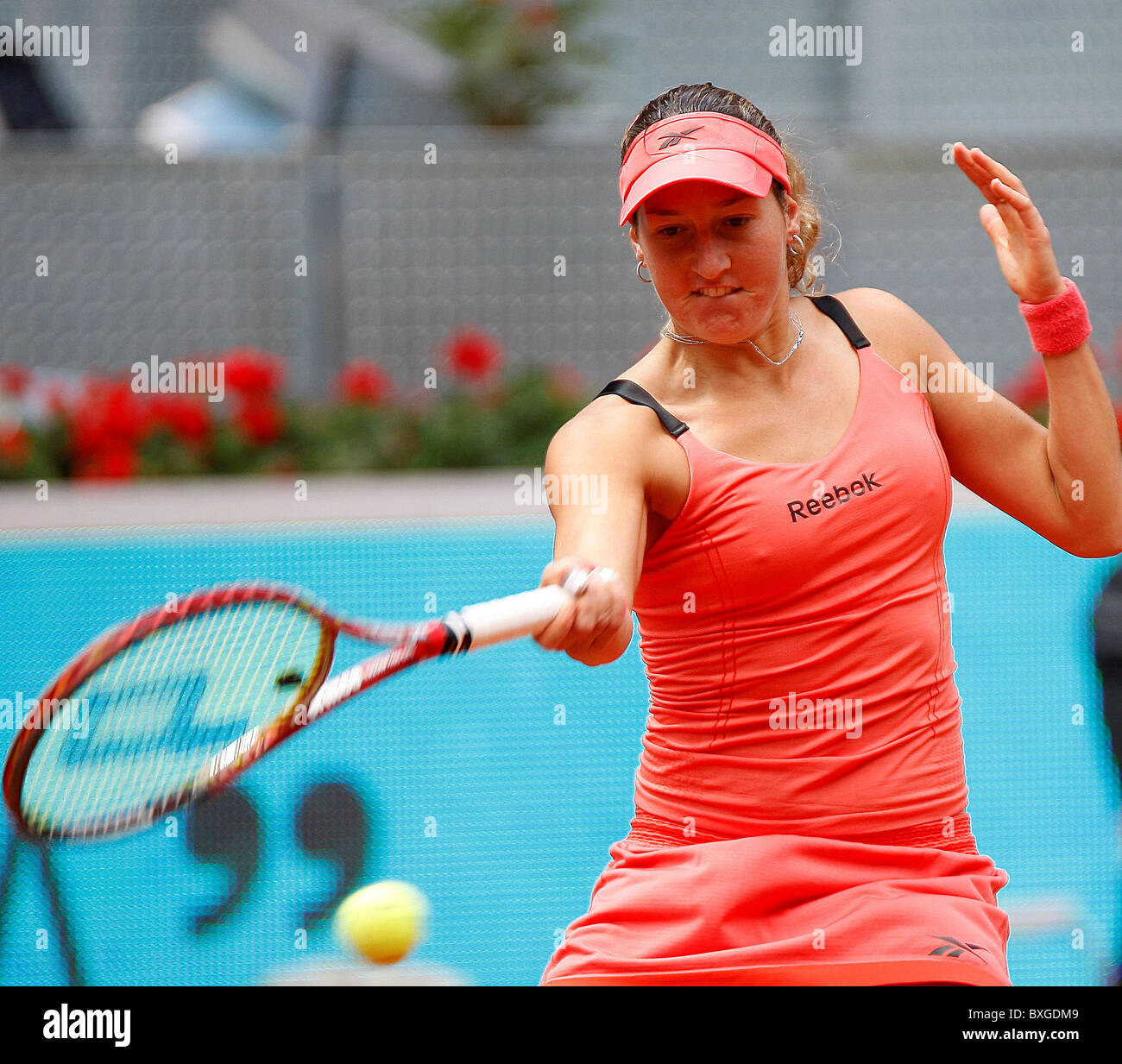 Shahar Peer (ISR) en acción contra Venus Williams (EE.UU.) Foto de stock