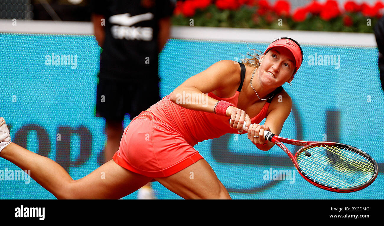 Shahar Peer (ISR) en acción contra Venus Williams (EE.UU.) Foto de stock