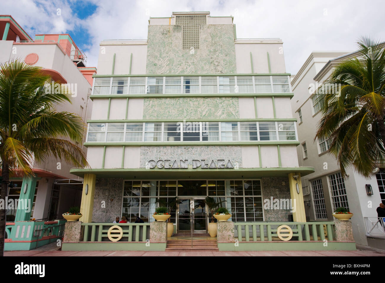 Ocean Plaza en Hilton Grand Hotel, en el distrito Art Deco de Ocean Drive, South Beach, Miami, Florida, USA. Foto de stock