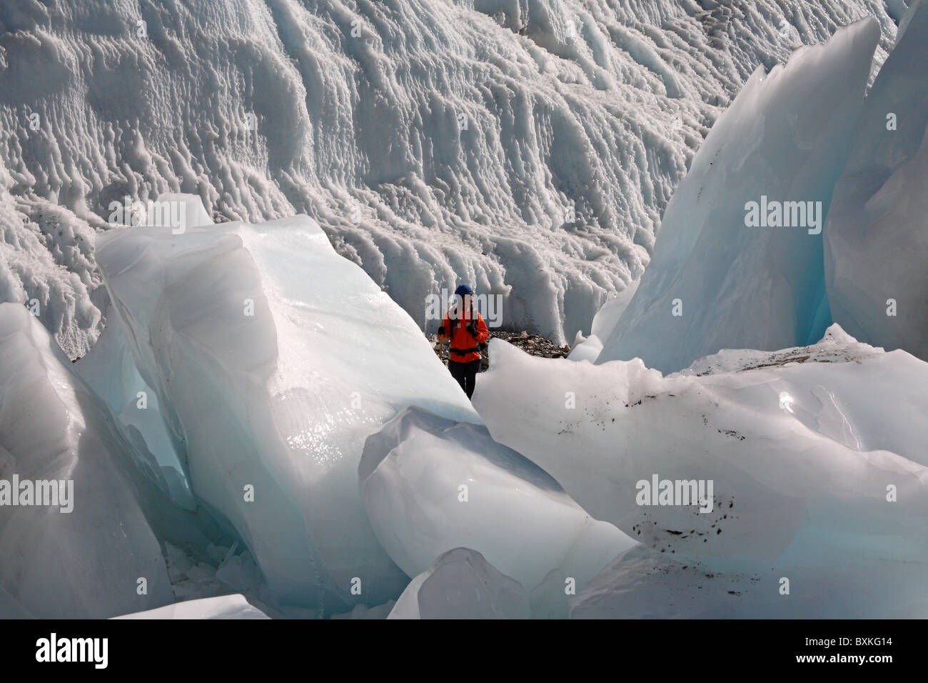 Un caminante en la zona el campamento base del Everest en Nepal Foto de stock