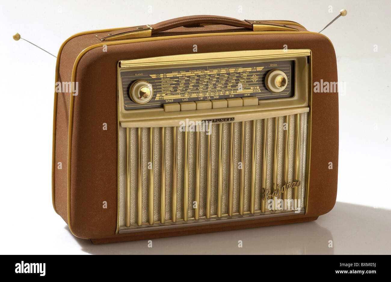 Radio, radio, radio, radio Telefunken Bajazzo, Alemania, 1955, Derechos adicionales-Clearences-no disponible Foto de stock