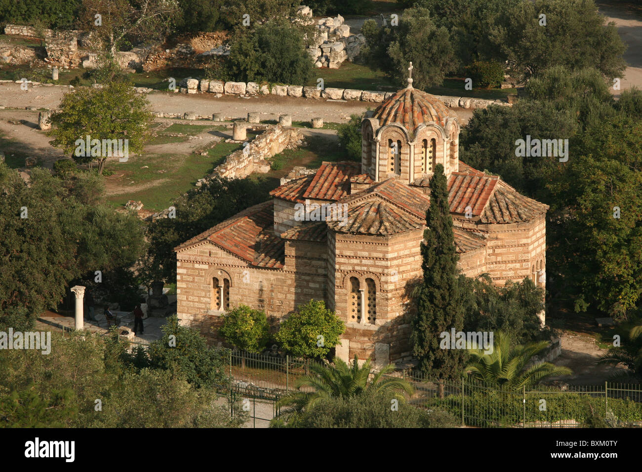 La iglesia bizantina de los Santos Apóstoles Solakis en el Ágora de Atenas en Grecia Fotografía La iglesia bizantina de los Santos Apóstoles Solakis en el Ágora de Atenas en Grecia Fotografía