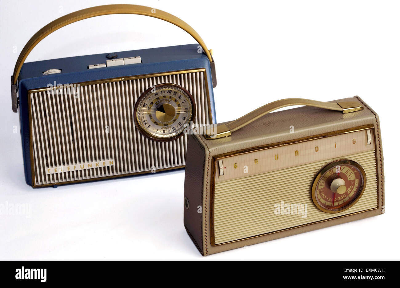 Radios antiguas grundig fotografías e imágenes de alta resolución - Alamy
