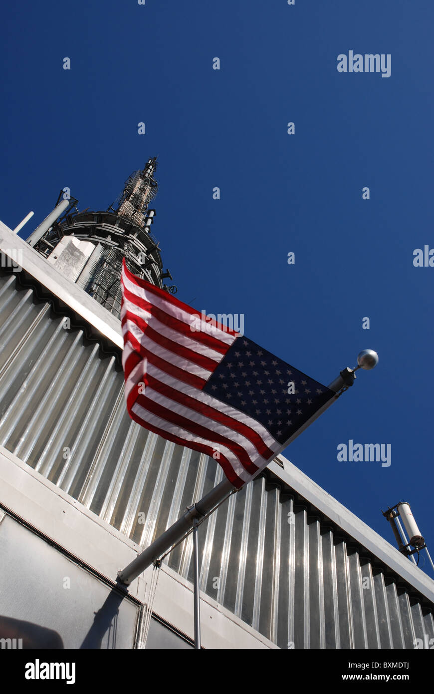 Nos Wehende Flagge am Empire State Building. Foto de stock