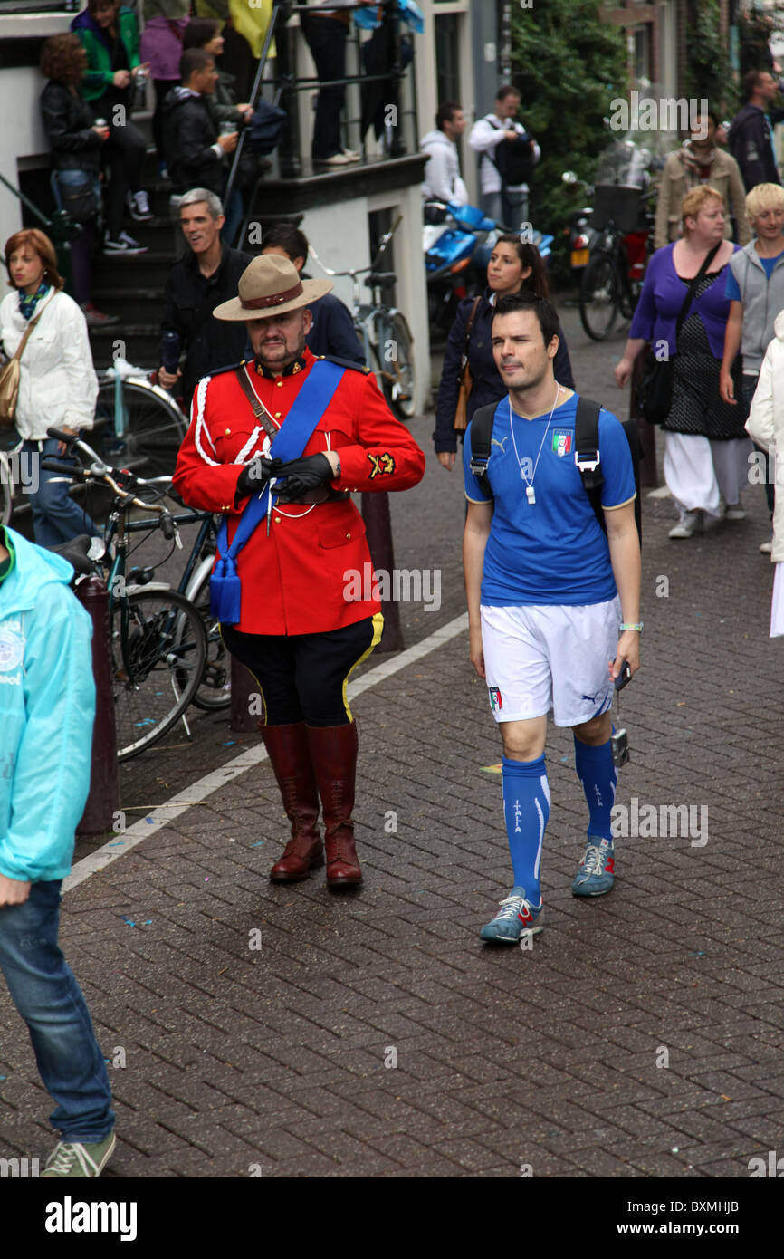 Gay cop fotografías e imágenes de alta resolución - Alamy