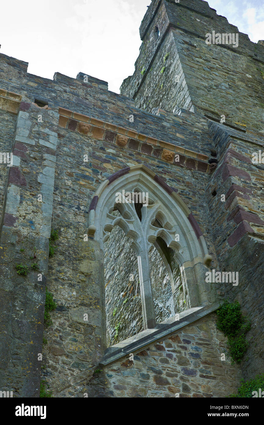 La ABADÍA DE TINTERN Siglo XII, antiguamente una abadía cisterciense, en el Condado de Wexford construido por el Conde de Pembroke en 1200, Irlanda Foto de stock