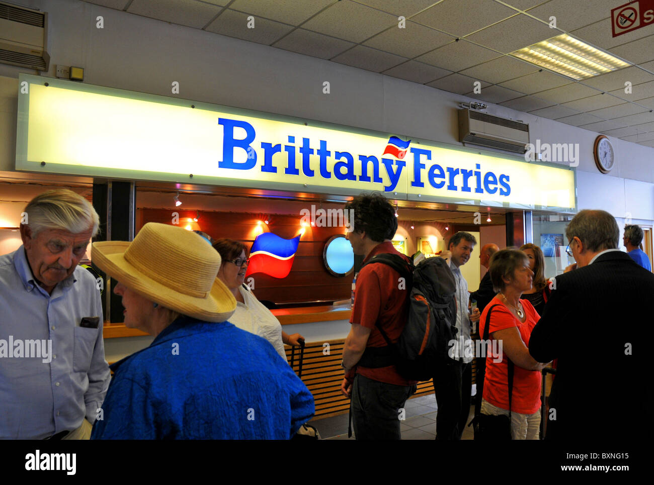 Brittany Ferries, check-in de la Terminal de Ferry de Portsmouth, Portsmouth, Hampshire, Inglaterra, Reino Unido Foto de stock