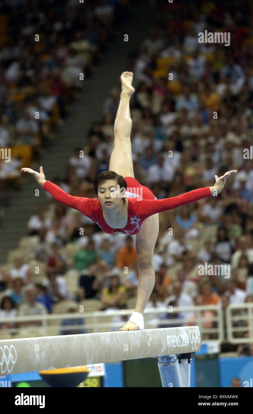 Los Juegos Olímpicos de Atenas. 2004 La Gimnasia Artística. Foto de stock