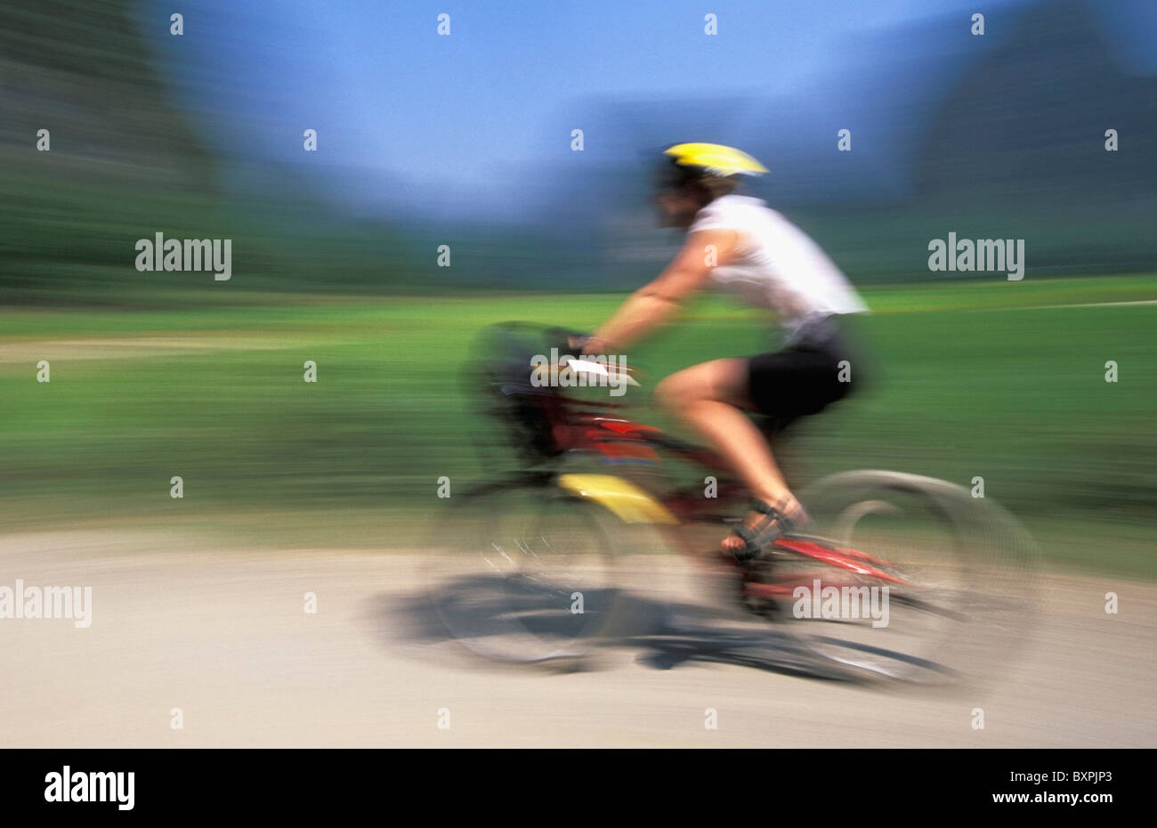 Ciclista, movimiento borrosa Foto de stock