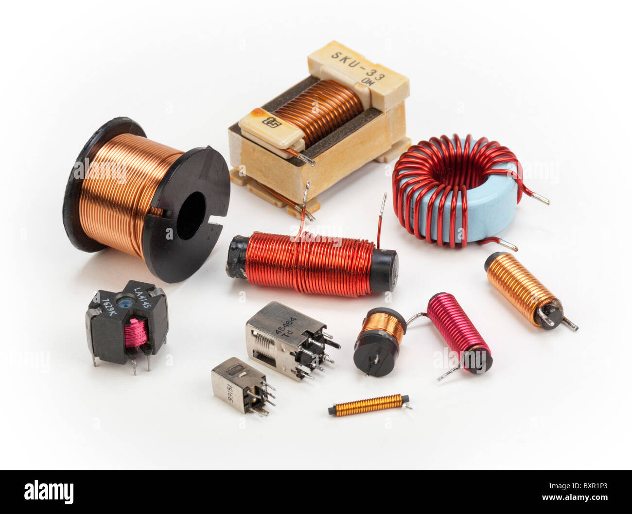 Inductores y bobinas eléctricos varios Fotografía de stock Alamy