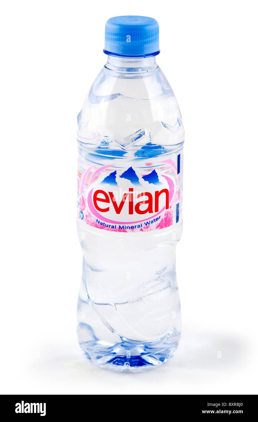 Botella de agua mineral natural de Evian, REINO UNIDO Foto de stock