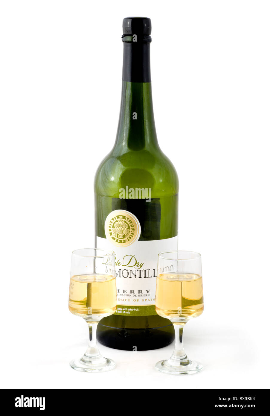 Botella de Pale Dry Amontillado Jerez y dos copas, REINO UNIDO Foto de stock